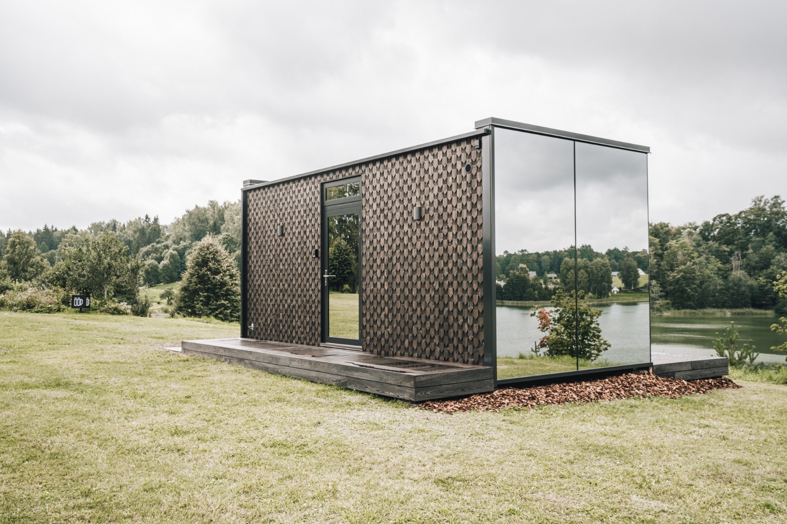 Nordic Retreat: Modernes skandinavisches Tiny House für Freigeister