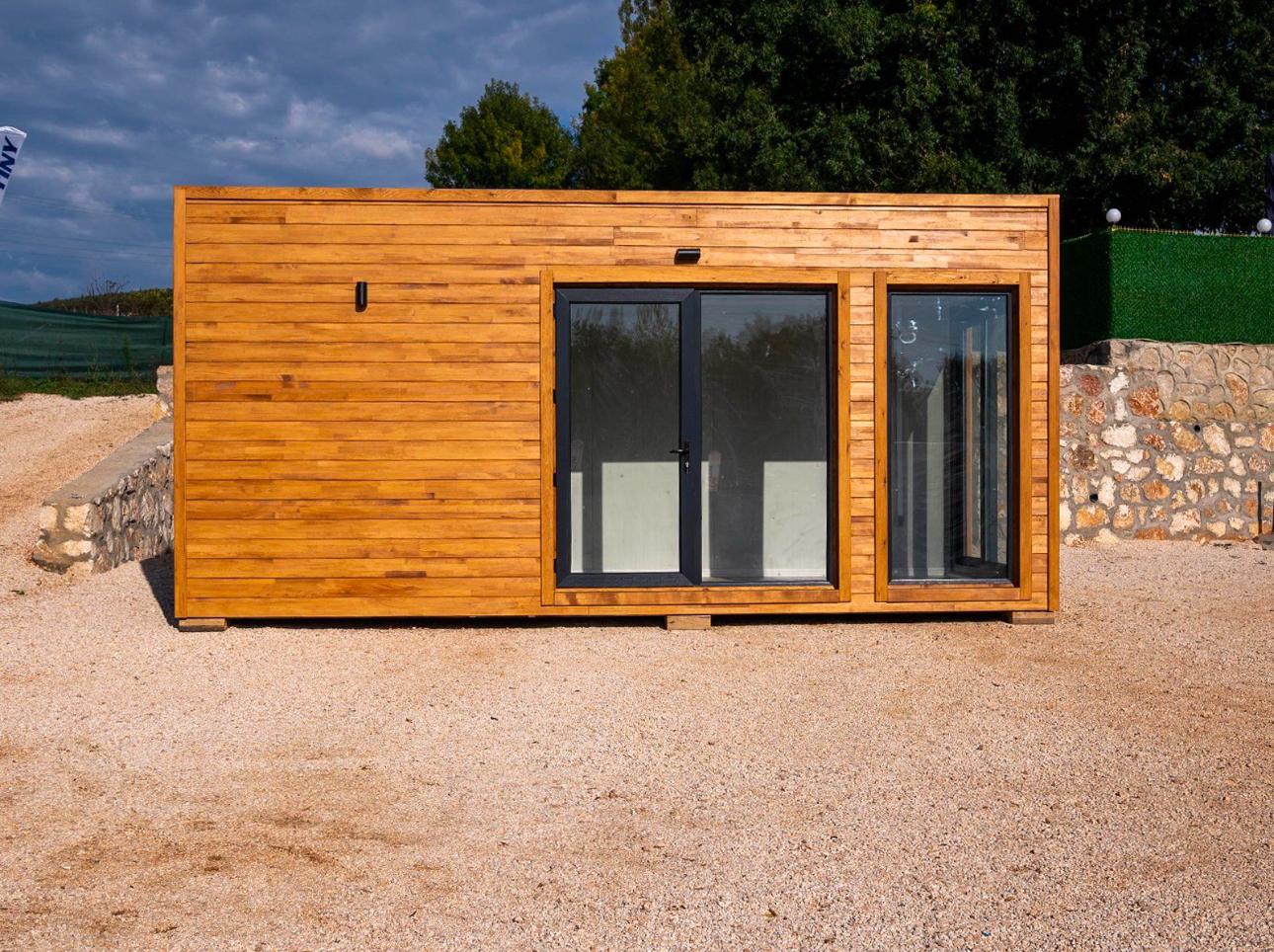 Skylounge Modern Office Container: Flexible und stilvolle Arbeitsbereiche