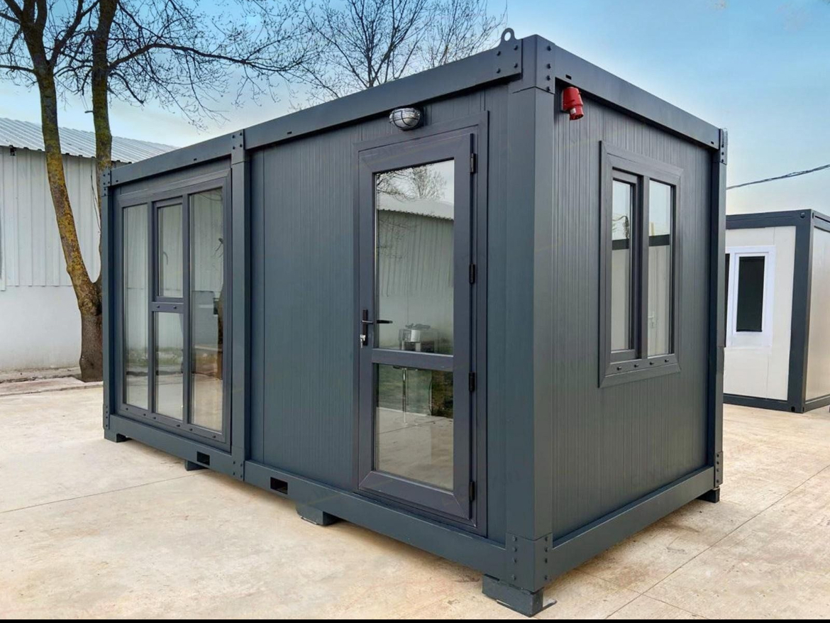 Apexus All Black 240x500 | Moderner schwarzer Büro- und Wohncontainer